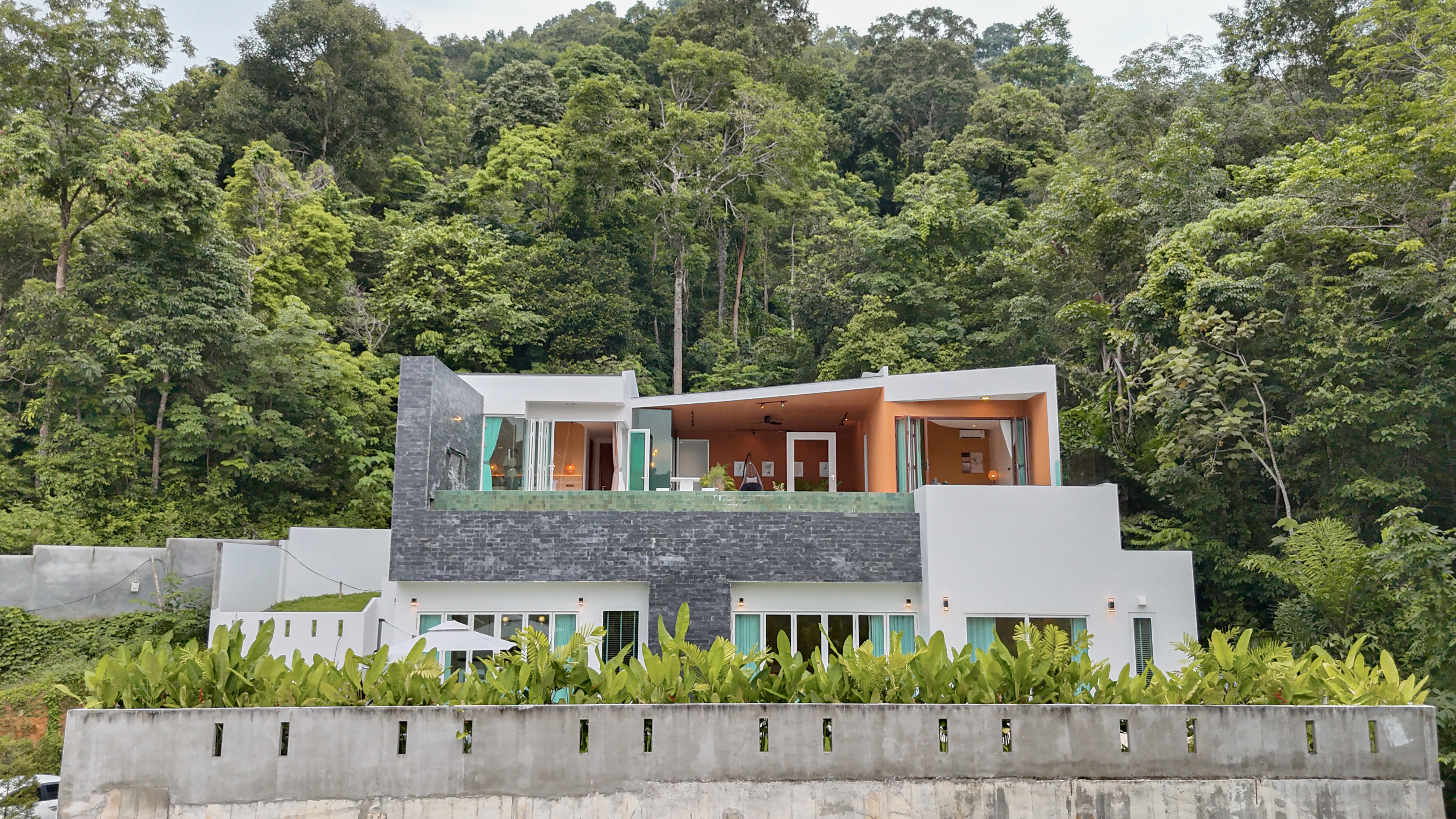 Khanthasia Eden Hill 42