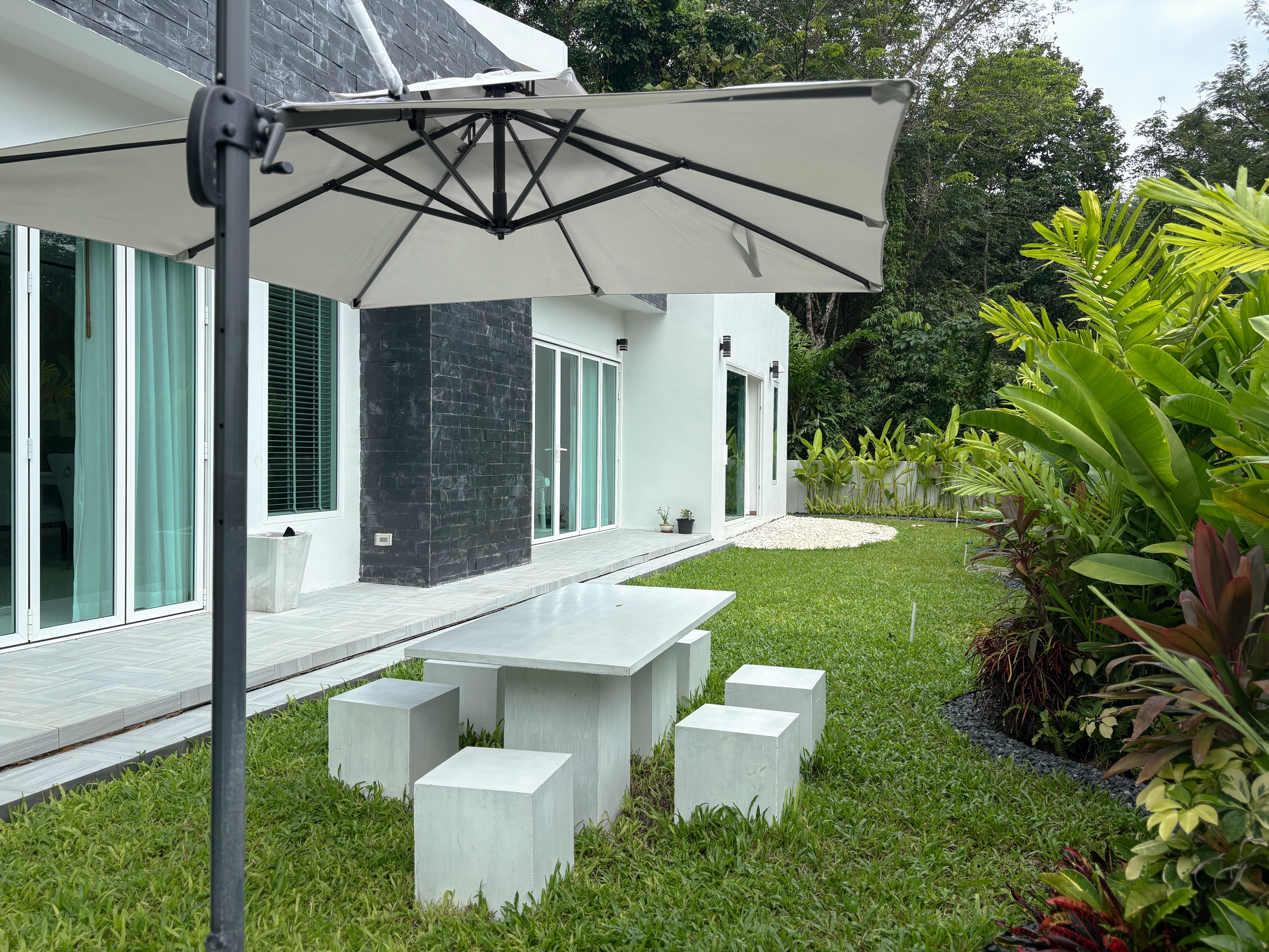 Khanthasia Eden Hill 33