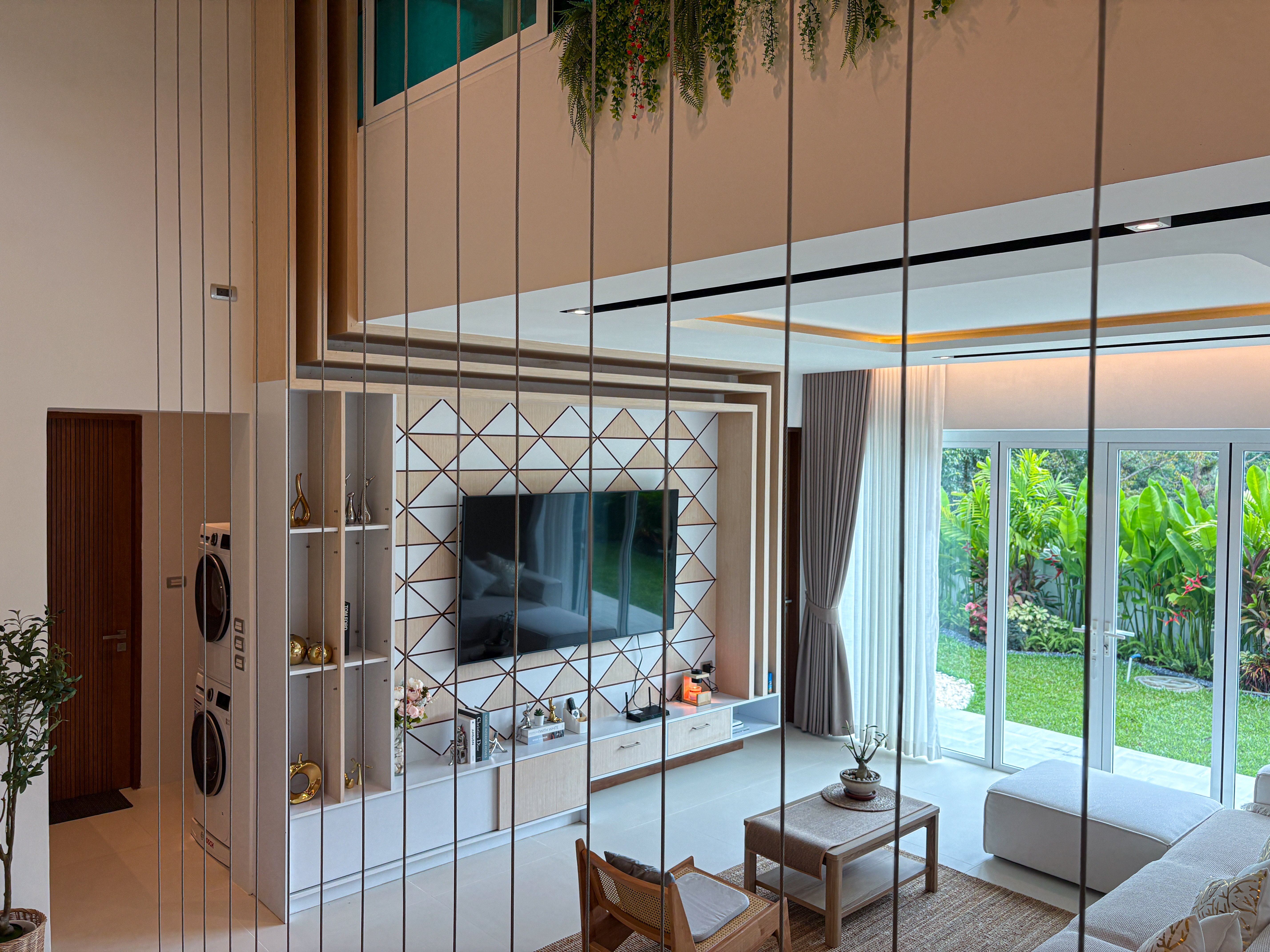 Khanthasia Eden Hill 28