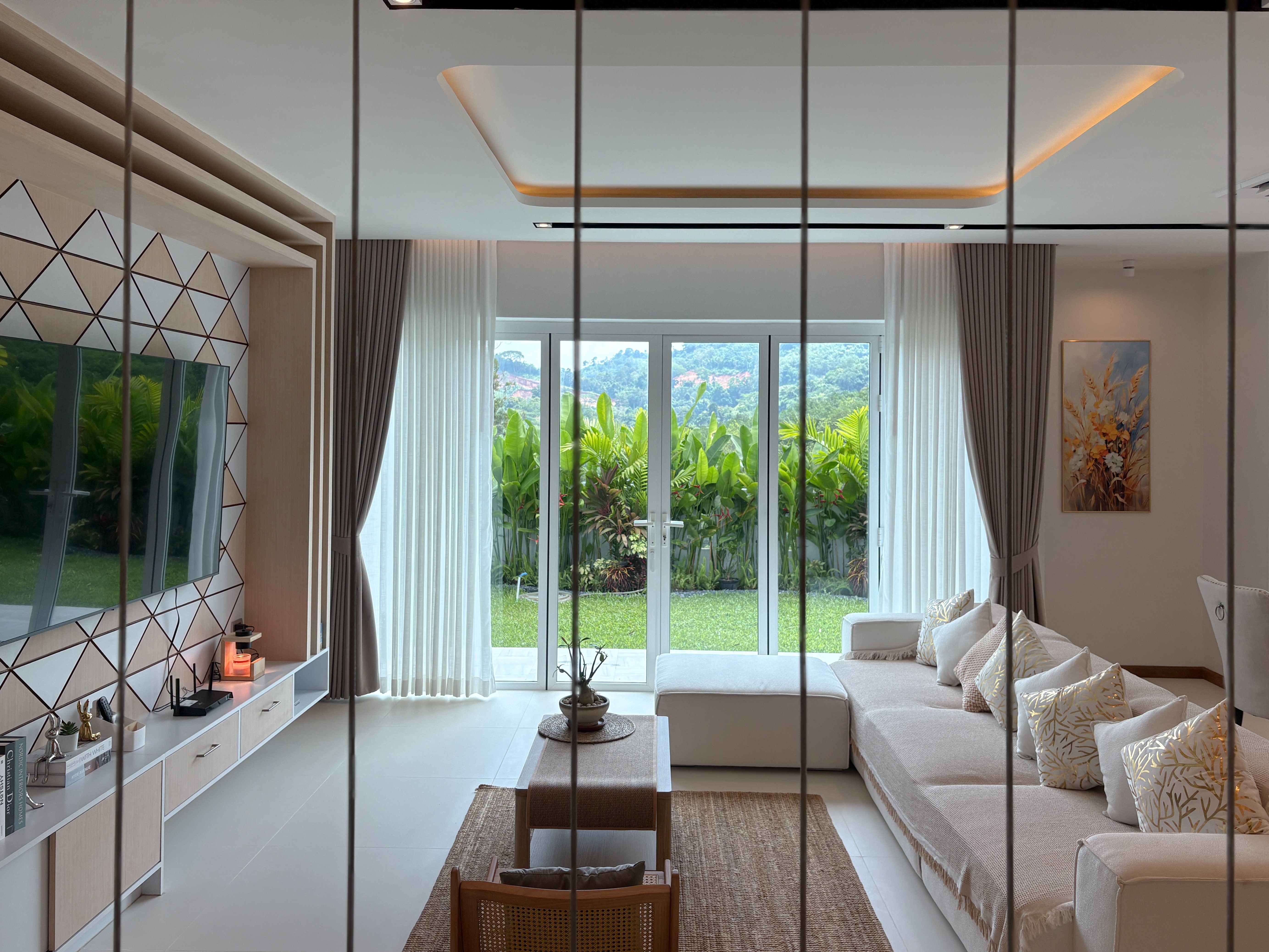 Khanthasia Eden Hill 20
