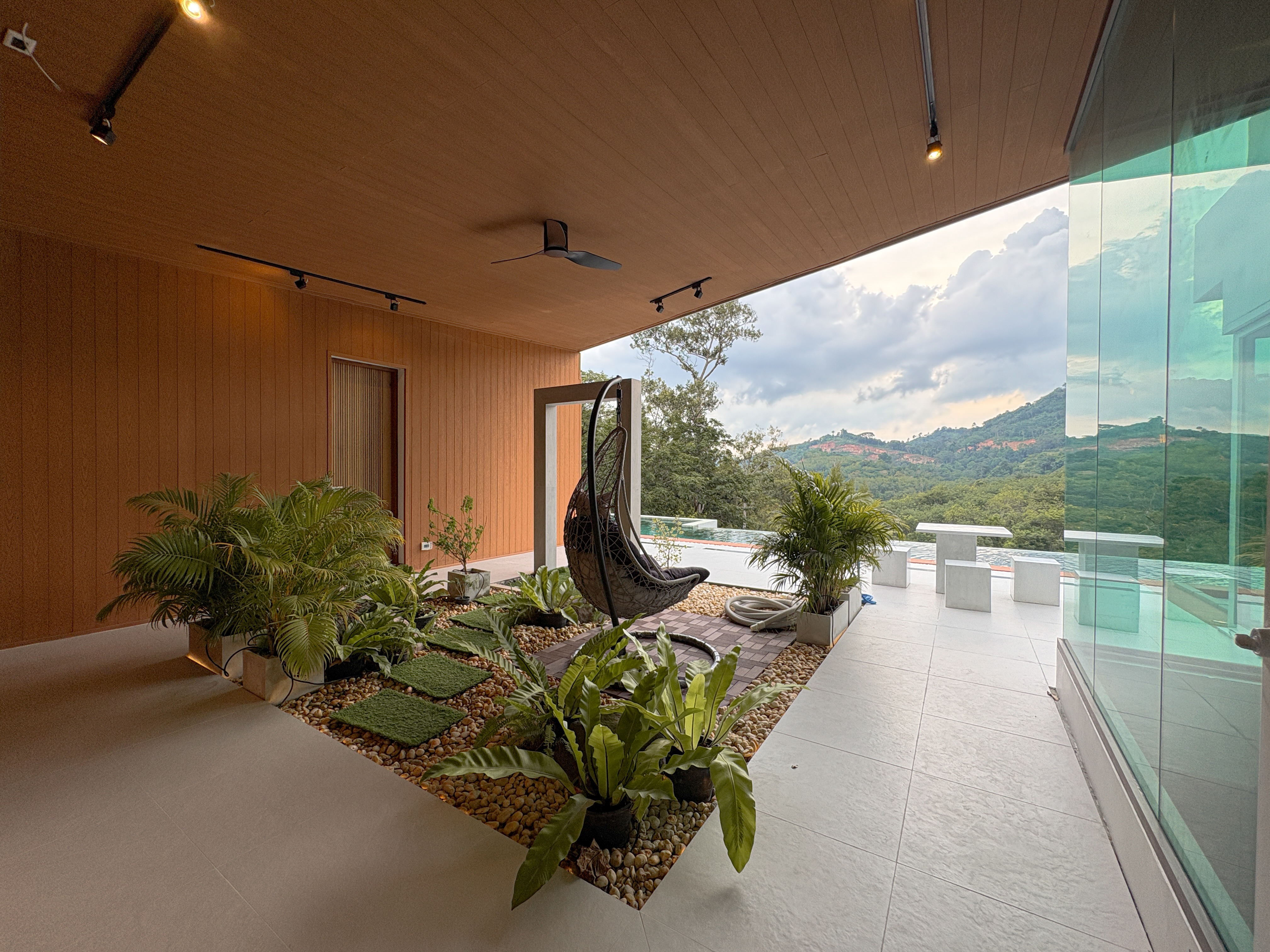 Khanthasia Eden Hill 10